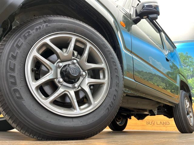 �y����16�C���`�A���~�z�C�[���z�O�ςɃ}�b�`���������A���~�z�C�[���𑕒����Ă���܂��B�e��ЊO�A���~�z�C�[����A�X�^�b�h���X�^�C�����戵�����Ă���܂��B���񂲑��k����������