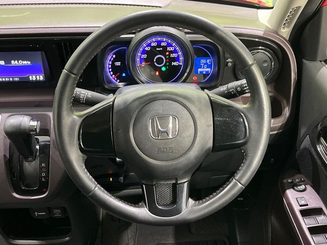 �y�����v�����X�e�A�����O�z�㎿�Ȋv���g�p���邱�ƂŁA��ɂ����������݂ƂĂ��^�]���₷���n���h���ł���