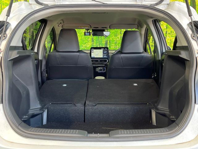 ���i�̂���������ʋ΁A���}���ɏ\���ȉ׎��X�y�[�X���m�ۂ��Ă���܂��B�Z�J���h�V�[�g��|���ƁA�傫�ȉו��̐ύڂ��\�ł���