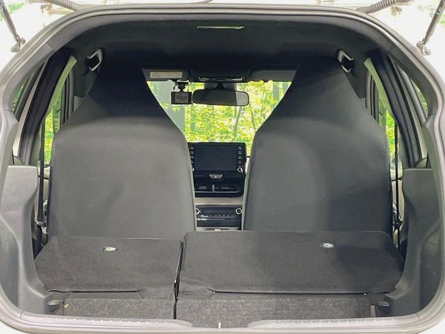 ���i�̂���������ʋ΁A���}���ɏ\���ȉ׎��X�y�[�X���m�ۂ��Ă���܂��B�Z�J���h�V�[�g��|���ƁA�傫�ȉו��̐ύڂ��\�ł���