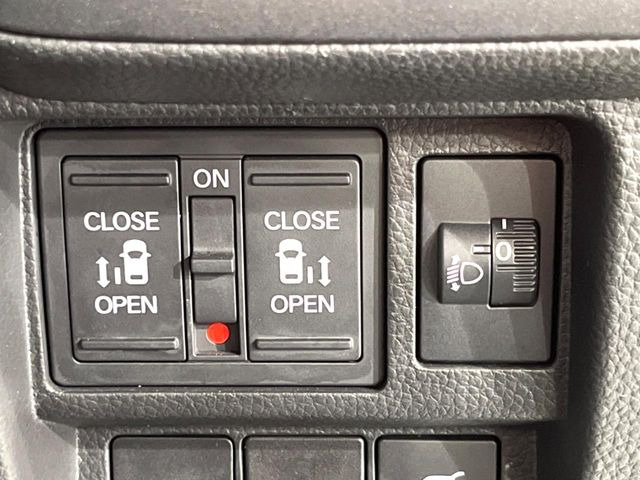 �y�����p���[�X���C�h�h�A�z�X�}�[�g�L�[��^�]�Ȃ̃X�C�b�`�Ō�ȗ����X���C�h�h�A�̊J���\���d��������͂����ăh�A���J����K�v�������A�����Ȃ��q�l�ł��ȒP�ɊJ���߂ł����K�ł���