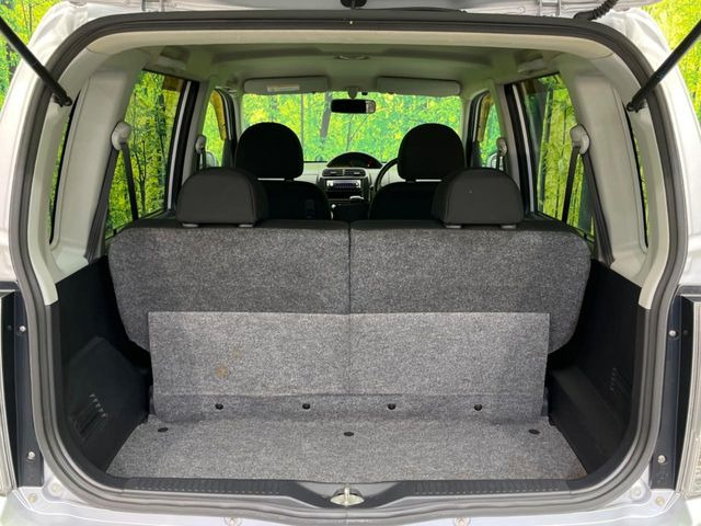 ���i�̂���������ʋ΁A���}���ɏ\���ȉ׎��X�y�[�X���m�ۂ��Ă���܂��B�Z�J���h�V�[�g��|���ƁA�傫�ȉו��̐ύڂ��\�ł���