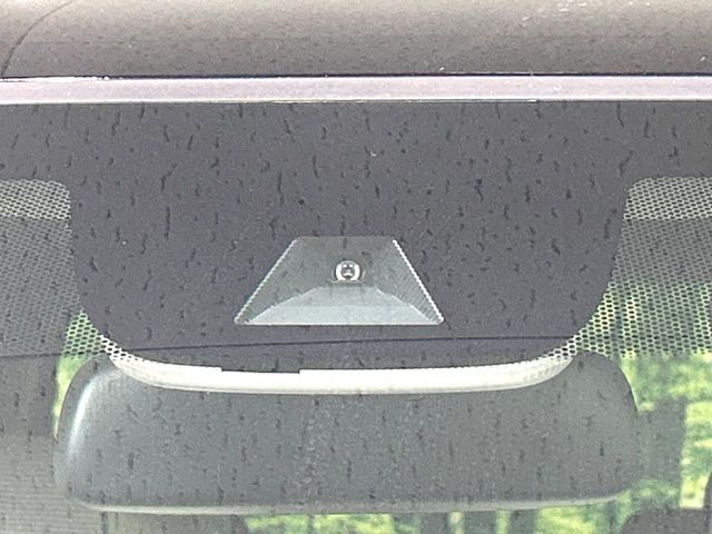 �y�z���_�Z���V���O�z���s���ɑO���̎ԗ�����F�����A�Փ˂������Ȏ��͌x��ƃu���[�L�ŏՓˉ���Ɣ�Q�y�����A�V�X�g�B�����S�Ƀh���C�u�����y���݂��������܂��B