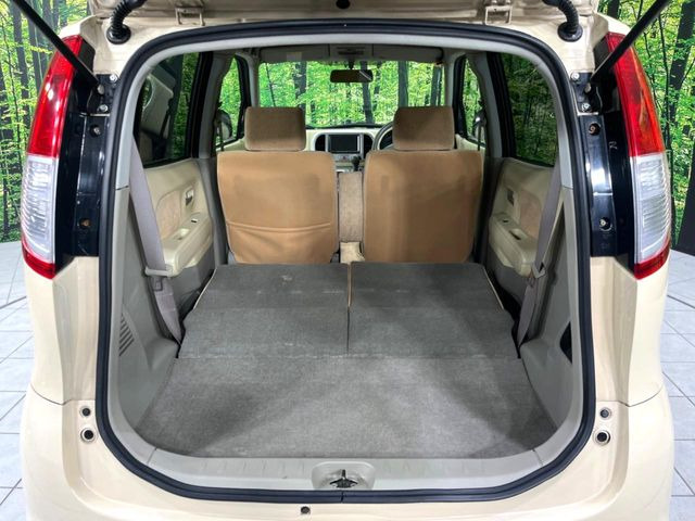 ���i�̂���������ʋ΁A���}���ɏ\���ȉ׎��X�y�[�X���m�ۂ��Ă���܂��B�Z�J���h�V�[�g��|���ƁA�傫�ȉו��̐ύڂ��\�ł���