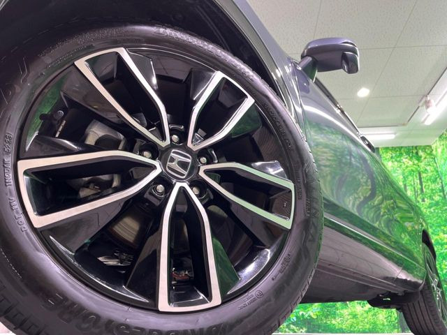 �y����18�C���`�A���~�z�C�[���z�O�ςɃ}�b�`���������A���~�z�C�[���𑕒����Ă���܂��B�e��ЊO�A���~�z�C�[����A�X�^�b�h���X�^�C�����戵�����Ă���܂��B���񂲑��k����������