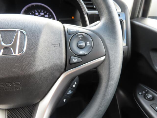 �N���[�Y�R���g���[���𑕔����Ă��܂��̂ŁA�������H�ȂǂŃA�N�Z���y�_���𓥂܂��Ɏԑ������ɕۂ��Ƃ��\�ł�