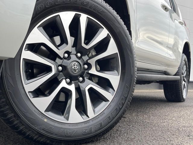 �y����19�C���`�A���~�z�C�[���z�O�ςɃ}�b�`���������A���~�z�C�[���𑕒����Ă���܂��B�e��ЊO�A���~�z�C�[����A�X�^�b�h���X�^�C�����戵�����Ă���܂��B���񂲑��k����������