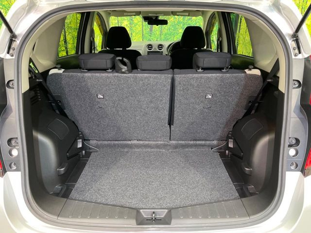 ���i�̂���������ʋ΁A���}���ɏ\���ȉ׎��X�y�[�X���m�ۂ��Ă���܂��B�Z�J���h�V�[�g��|���ƁA�傫�ȉו��̐ύڂ��\�ł���