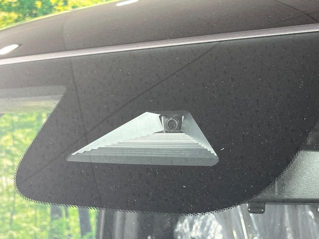 �y�z���_�Z���V���O�z���s���ɑO���̎ԗ�����F�����A�Փ˂������Ȏ��͌x��ƃu���[�L�ŏՓˉ���Ɣ�Q�y�����A�V�X�g�B�����S�Ƀh���C�u�����y���݂��������܂��B