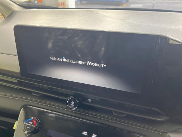 �y���[�J�[����12.3�^�i�r�z�C���e���A�ɗn�����ރX�^�C���b�V���ȁu��p�݌v�v���[�J�[�i�r�𑕔��􎋔F���⑀�쐫�ȂǊ�{���\�ɂ��D��A���㎿�ȃJ�[���C�t�����y���݂��������܂��B