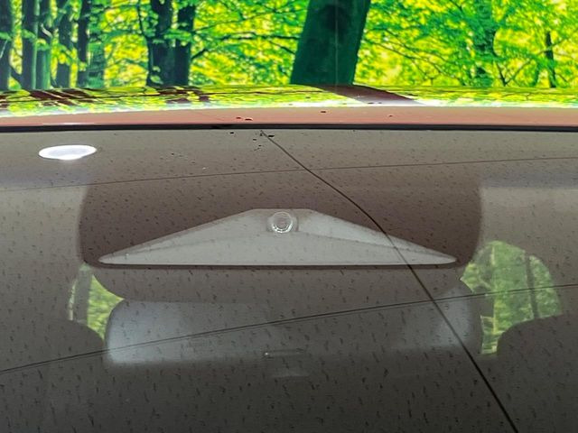 �y�z���_�Z���V���O�z���s���ɑO���̎ԗ�����F�����A�Փ˂������Ȏ��͌x��ƃu���[�L�ŏՓˉ���Ɣ�Q�y�����A�V�X�g�B�����S�Ƀh���C�u�����y���݂��������܂��B