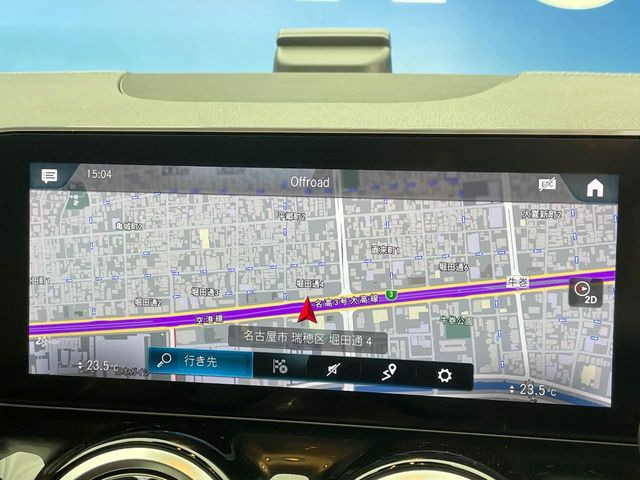 �������i�r:��̊��̂���i�r�́A����������ԓ������o���Ă���܂��BBluetooth�Đ��ȂǃI�[�f�B�I�@�\���[�����Ă���܂��̂ŁA�^�]�����y���߂܂���