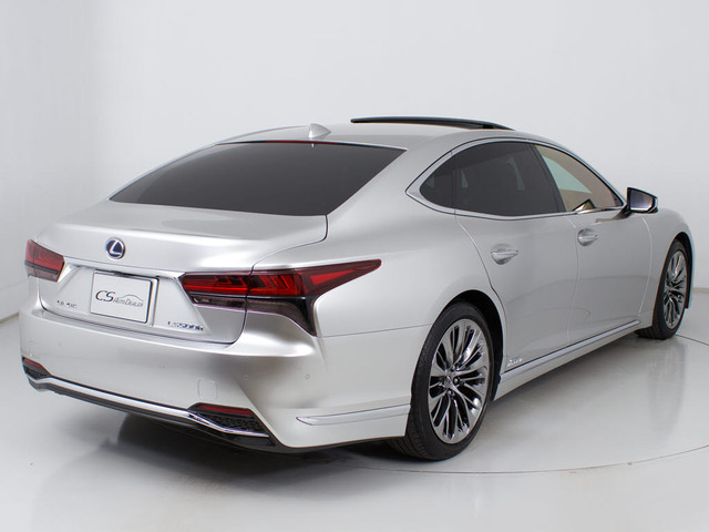 �����ʃJ���[ ��e���X�^�[�����ʂ̂悤�Ȏ����A���̕ω��ŖL���ȕ\������o�������ϔ������V���o�[�ł�!