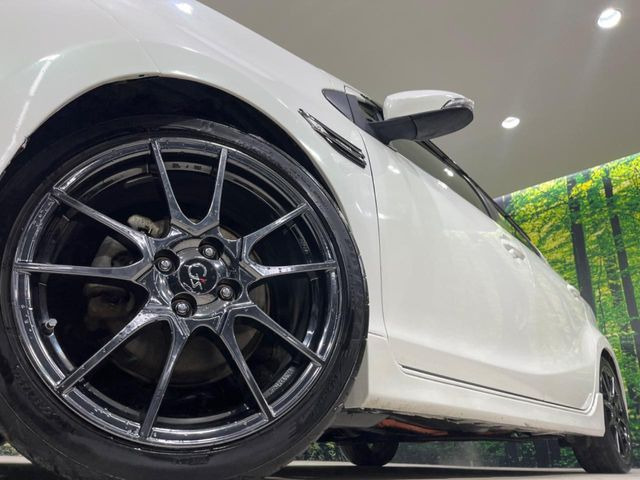 �y����17�C���`�A���~�z�C�[���z�O�ςɃ}�b�`���������A���~�z�C�[���𑕒����Ă���܂��B�e��ЊO�A���~�z�C�[����A�X�^�b�h���X�^�C�����戵�����Ă���܂��B���񂲑��k����������