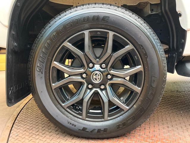 �y�O���[�h��p����18�C���`�A���~�z�C�[���z�f�U�C�����̍��������A���~�z�C�[���𑕒����Ă���܂��B�e��ЊO�A���~�z�C�[����A�X�^�b�h���X�^�C�����戵�����Ă���܂��B���񂲑��k����������