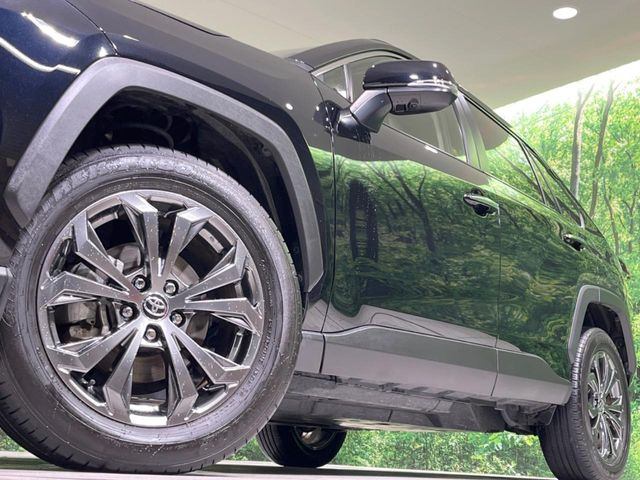 【純正18インチアルミホイール】外観にマッチした純正アルミホイールを装着しております。各種社外アルミホイールや、スタッドレスタイヤも取扱いしております。是非ご相談ください♪