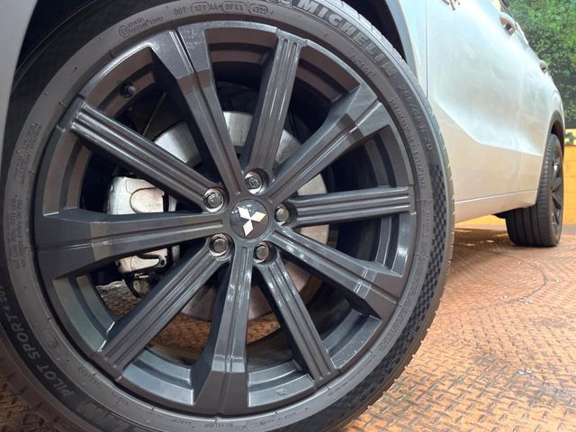 �y����20�C���`�A���~�z�C�[���z�O�ςɃ}�b�`���������A���~�z�C�[���𑕒����Ă���܂��B�e��ЊO�A���~�z�C�[����A�X�^�b�h���X�^�C�����戵�����Ă���܂��B���񂲑��k����������