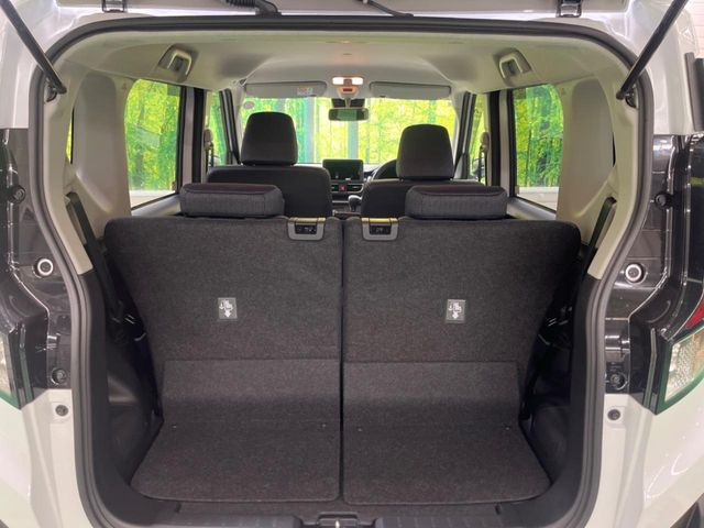 ���i�̂���������ʋ΁A���}���ɏ\���ȉ׎��X�y�[�X���m�ۂ��Ă���܂��B�Z�J���h�V�[�g��|���ƁA�傫�ȉו��̐ύڂ��\�ł���