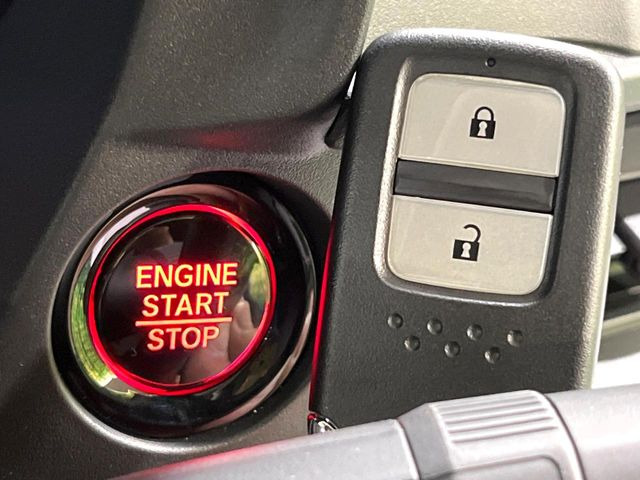 �yHonda�X�}�[�g�L�[�z�J�o����|�P�b�g�ɓ��ꂽ�܂܂ł��h�A�̎{���E�������\�ȃX�}�[�g�L�[�𑕔��B�G���W���̃I���E�I�t�����J�M�����o���K�v����������Ƃ��Ă��֗��ł���