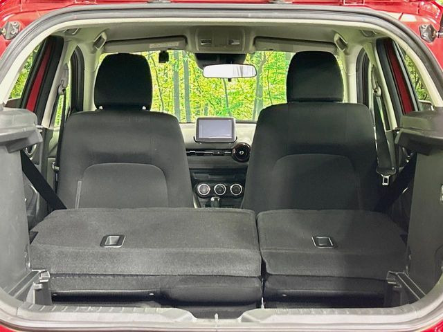 ���i�̂���������ʋ΁A���}���ɏ\���ȉ׎��X�y�[�X���m�ۂ��Ă���܂��B�Z�J���h�V�[�g��|���ƁA�傫�ȉו��̐ύڂ��\�ł���