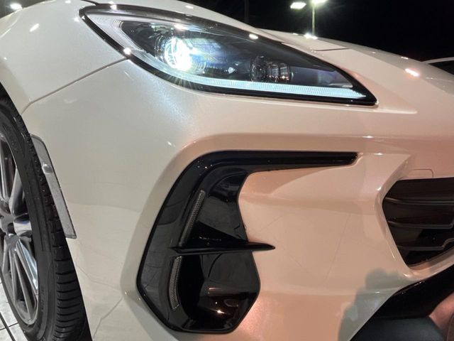 �yLED�w�b�h���C�g�z���V����ԑ��s�����ǍD�Ȏ��E���m�ۂ����S���ĉ^�]�ł��鍂�P�xLED�w�b�h���C�g�𑕔�!�_�����x�������A����d�͂��}�����Ă��܂��B