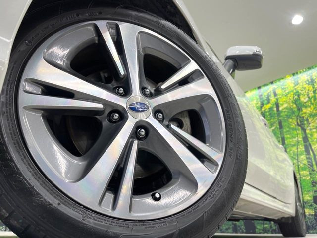 �y����17�C���`�A���~�z�C�[���z�O�ςɃ}�b�`���������A���~�z�C�[���𑕒����Ă���܂��B�e��ЊO�A���~�z�C�[����A�X�^�b�h���X�^�C�����戵�����Ă���܂��B���񂲑��k����������