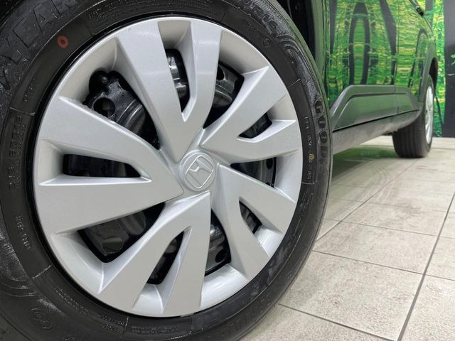【16インチアルミホイール】外観にマッチしたアルミホイールを装着しております。各種アルミホイールや、スタッドレスタイヤも取扱いしております。是非ご相談ください♪