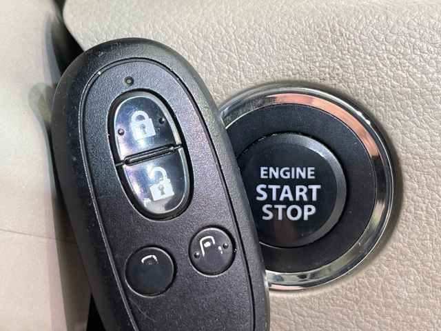 �y�L�[���X�X�^�[�g�V�X�e���z�J�o����|�P�b�g�ɓ��ꂽ�܂܂ł��h�A�̎{���E�������\�ȃX�}�[�g�L�[�𑕔��B�G���W���̃I���E�I�t�����J�M�����o���K�v����������Ƃ��Ă��֗��ł���