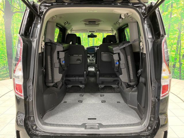 ���i�̂���������ʋ΁A���}���ɏ\���ȉ׎��X�y�[�X���m�ۂ��Ă���܂��B�Z�J���h�V�[�g��|���ƁA�傫�ȉו��̐ύڂ��\�ł���