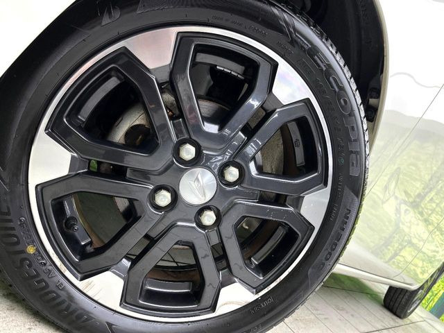 �y����15�C���`�A���~�z�C�[���z�O�ςɃ}�b�`���������A���~�z�C�[���𑕒����Ă���܂��B�e��ЊO�A���~�z�C�[����A�X�^�b�h���X�^�C�����戵�����Ă���܂��B���񂲑��k����������