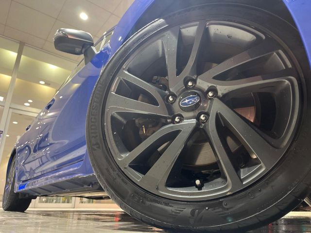 �y����18�C���`�A���~�z�C�[���z�O�ςɃ}�b�`���������A���~�z�C�[���𑕒����Ă���܂��B�e��ЊO�A���~�z�C�[����A�X�^�b�h���X�^�C�����戵�����Ă���܂��B���񂲑��k����������