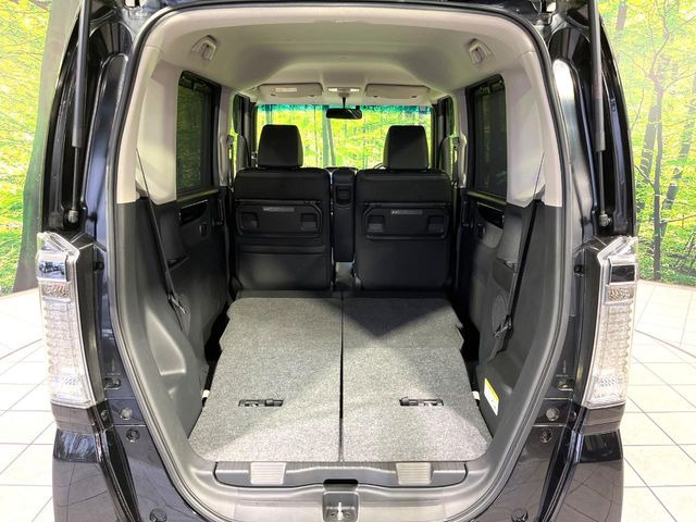 ���i�̂���������ʋ΁A���}���ɏ\���ȉ׎��X�y�[�X���m�ۂ��Ă���܂��B�Z�J���h�V�[�g��|���ƁA�傫�ȉו��̐ύڂ��\�ł���