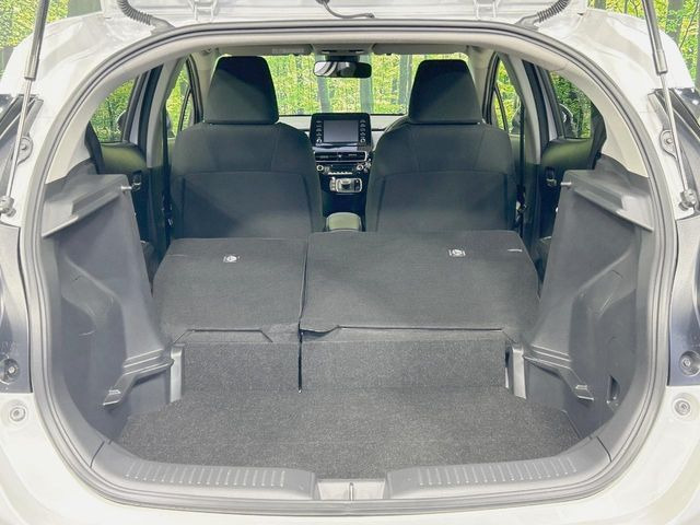 ���i�̂���������ʋ΁A���}���ɏ\���ȉ׎��X�y�[�X���m�ۂ��Ă���܂��B�Z�J���h�V�[�g��|���ƁA�傫�ȉו��̐ύڂ��\�ł���