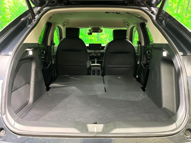 ���i�̂���������ʋ΁A���}���ɏ\���ȉ׎��X�y�[�X���m�ۂ��Ă���܂��B�Z�J���h�V�[�g��|���ƁA�傫�ȉו��̐ύڂ��\�ł���