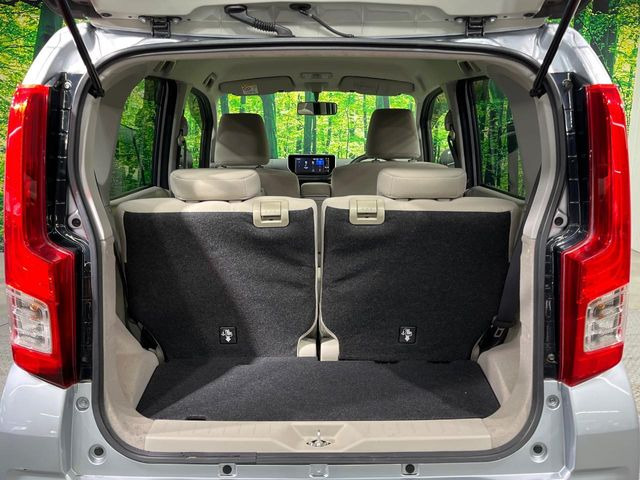 ���i�̂���������ʋ΁A���}���ɏ\���ȉ׎��X�y�[�X���m�ۂ��Ă���܂��B�Z�J���h�V�[�g��|���ƁA�傫�ȉו��̐ύڂ��\�ł���