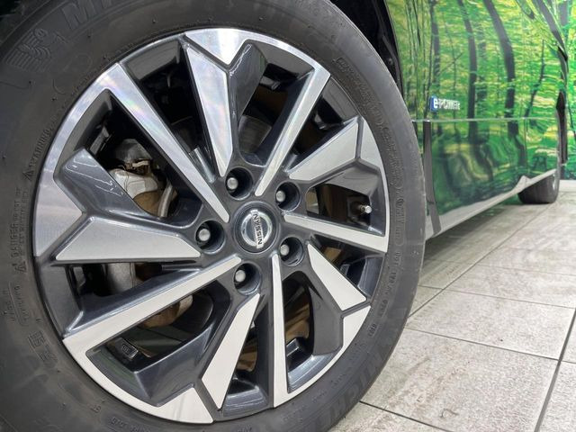 �y�����A���~�z�C�[���z�O�ςɃ}�b�`���������A���~�z�C�[���𑕒����Ă���܂��B�e��ЊO�A���~�z�C�[����A�X�^�b�h���X�^�C�����戵�����Ă���܂��B���񂲑��k����������