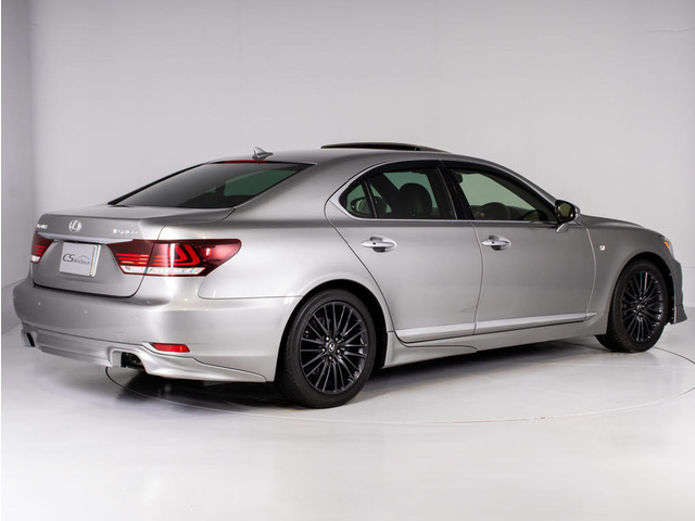 �{�f�B�ɖڗ��傫�ȏ��≚�݂̖����\�j�b�N�`�^�j�E���{�f�B!