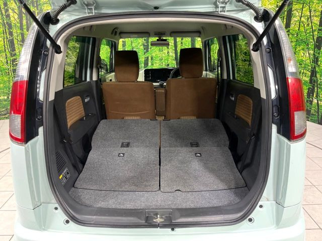 ���i�̂���������ʋ΁A���}���ɏ\���ȉ׎��X�y�[�X���m�ۂ��Ă���܂��B�Z�J���h�V�[�g��|���ƁA�傫�ȉו��̐ύڂ��\�ł���