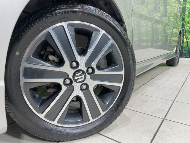 �y�O���[�h��p����15�C���`�A���~�z�C�[���z�f�U�C�����̍��������A���~�z�C�[���𑕒����Ă���܂��B�e��ЊO�A���~�z�C�[����A�X�^�b�h���X�^�C�����戵�����Ă���܂��B���񂲑��k����������