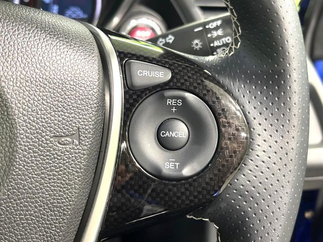 �y�N���[�Y�R���g���[���z�������H�����N���N���s�B�A�N�Z���𗣂��Ă���葬�x�ő��s���ł��A�������^�]���̕��S���y��!�����E�������ȒP�ȃX�C�b�`����Œ����ł��܂��B