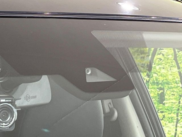 �y�C���e���W�F���g�G�}�[�W�F���V�[�u���[�L�z�t�����g�J�����őO���̎ԗ�����s�҂����m�B�Փ˂������Ȏ��͏Փ˔�Q�y���u���[�L���쓮�A�Փˉ�����T�|�[�g�B�����S�Ƀh���C�u�����y���݂��������܂��B