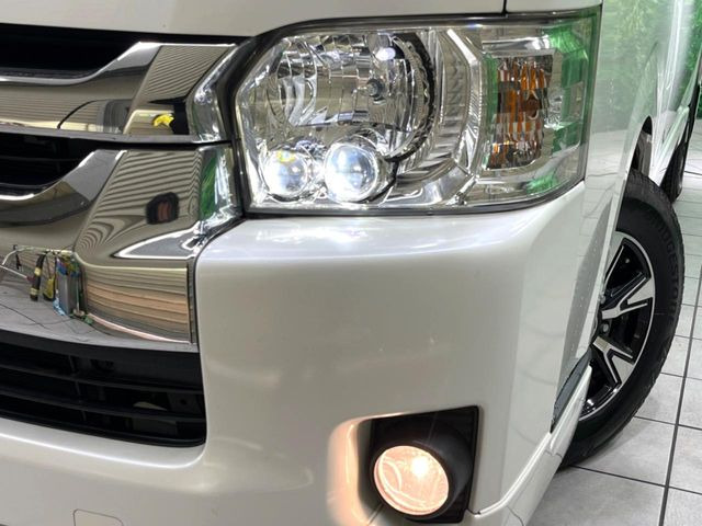 �yLED�w�b�h���C�g�z���V����ԑ��s�����ǍD�Ȏ��E���m�ۂ����S���ĉ^�]�ł��鍂�P�xLED�w�b�h���C�g�𑕔�!�_�����x�������A����d�͂��}�����Ă��܂��B