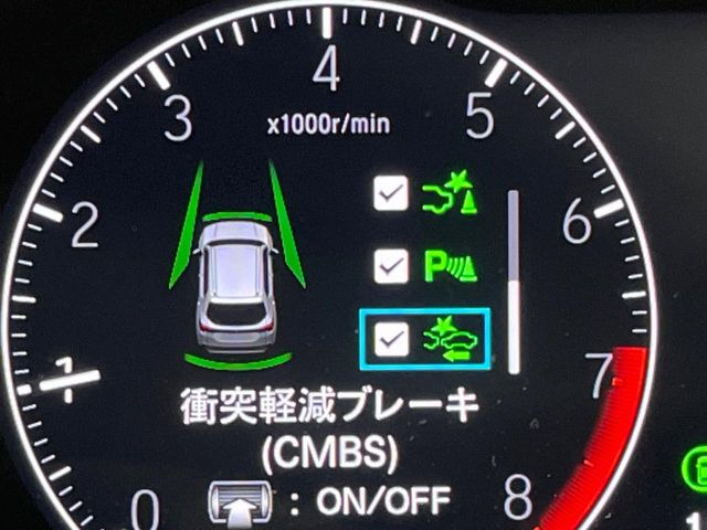 【ホンダセンシング】走行中に前方の車両等を認識し、衝突しそうな時は警報とブレーキで衝突回避と被害軽減をアシスト。より安全にドライブをお楽しみいただけます。