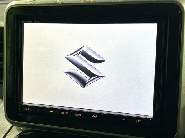 �y���[�J�[�����i�r�z�C���e���A�ɗn�����ރX�^�C���b�V���ȁu��p�݌v�v���[�J�[�i�r�𑕔��􎋔F���⑀�쐫�ȂǊ�{���\�ɂ��D��A���㎿�ȃJ�[���C�t�����y���݂��������܂��B