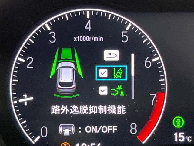 【車線逸脱警報】道路上の白(黄)線を認識し、意図せず走行中の車線からはみ出しそうになった時、メーター内の警告灯とブザーで注意喚起してくれる安心・安全機能です♪