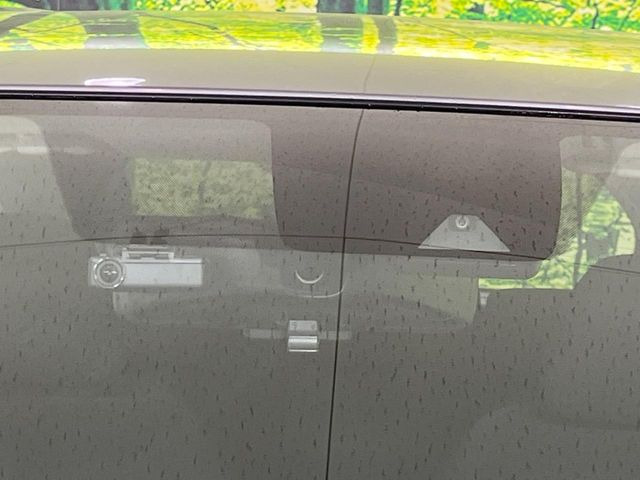 �y�G�}�[�W�F���V�[�u���[�L�z���s���ɑO���̎ԗ�����F�����A�Փ˂������Ȏ��͌x��ƃu���[�L�ŏՓˉ���Ɣ�Q�y�����A�V�X�g�B�����S�Ƀh���C�u�����y���݂��������܂��B