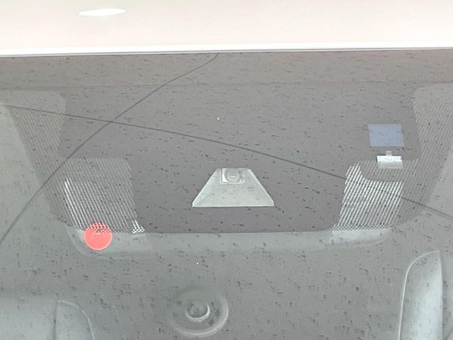 �y�Z�[�t�e�B�Z���X�z���s���ɑO���̎ԗ�����F�����A�Փ˂������Ȏ��͌x��ƃu���[�L�ŏՓˉ���Ɣ�Q�y�����A�V�X�g�B�����S�Ƀh���C�u�����y���݂��������܂��B