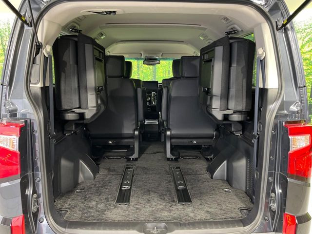 ���i�̂���������ʋ΁A���}���ɏ\���ȉ׎��X�y�[�X���m�ۂ��Ă���܂��B�Z�J���h�V�[�g��|���ƁA�傫�ȉו��̐ύڂ��\�ł���