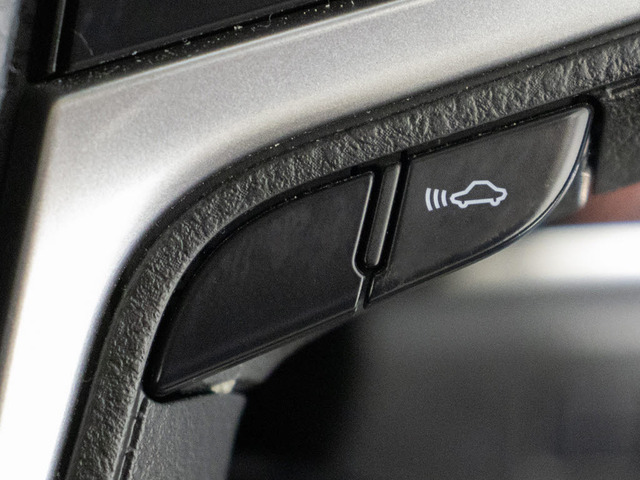 �Փˉ���x���^�v���N���b�V���Z�[�t�e�B�V�X�e�� �O���ɏo��������Q���ɑ΂��x��𔭂��A�h���C�o�[�Ɍx���B�����Ƀu���[�L�A�V�X�g�ɂ��Փˉ���Ƒ��x���y�����܂��B