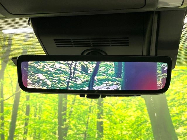 【デジタルインナーミラー】後席の大きな荷物や同乗者で後方が確認しづらい時でも安心!カメラが撮影した車両後方の映像をルームミラー内に表示。クリアな視界で状況の確認が可能です!